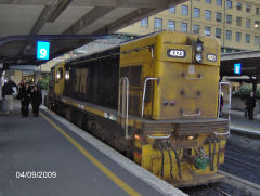
DC 4323 at Wellington Station, September 2009